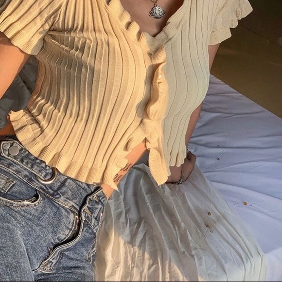 YESSTYLE Ruffle trim crop top S - Picture 1 of 3